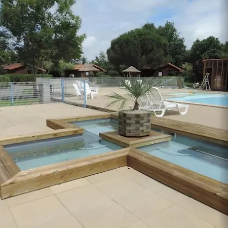 Bois 6 Domaine Les Epinettes Campingplatz Saint-Gervais (Vendee)